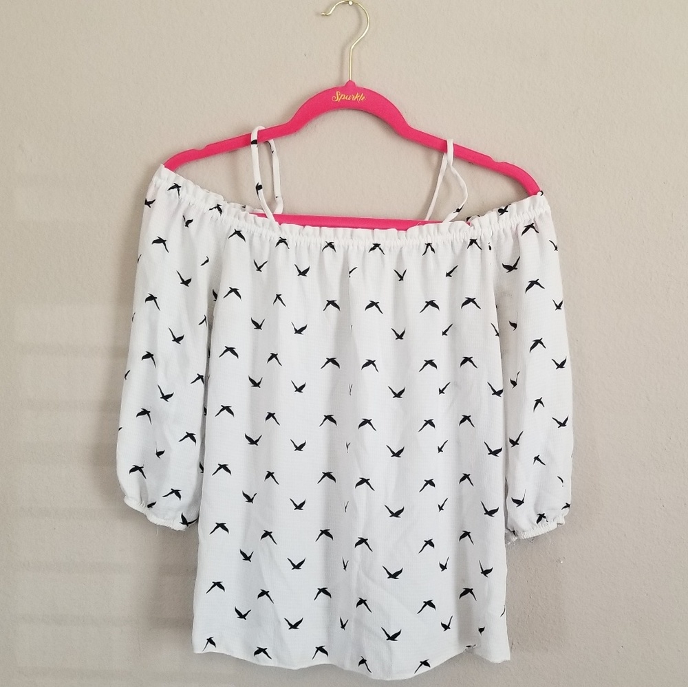 ⭐️❣️SALE❣️⭐️ Dove print blouse 🕊